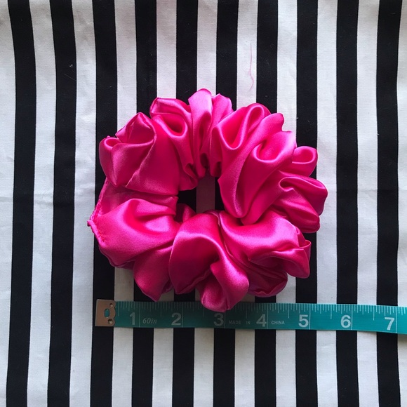 Mystery satin scrunchies box - Picture 4 of 4